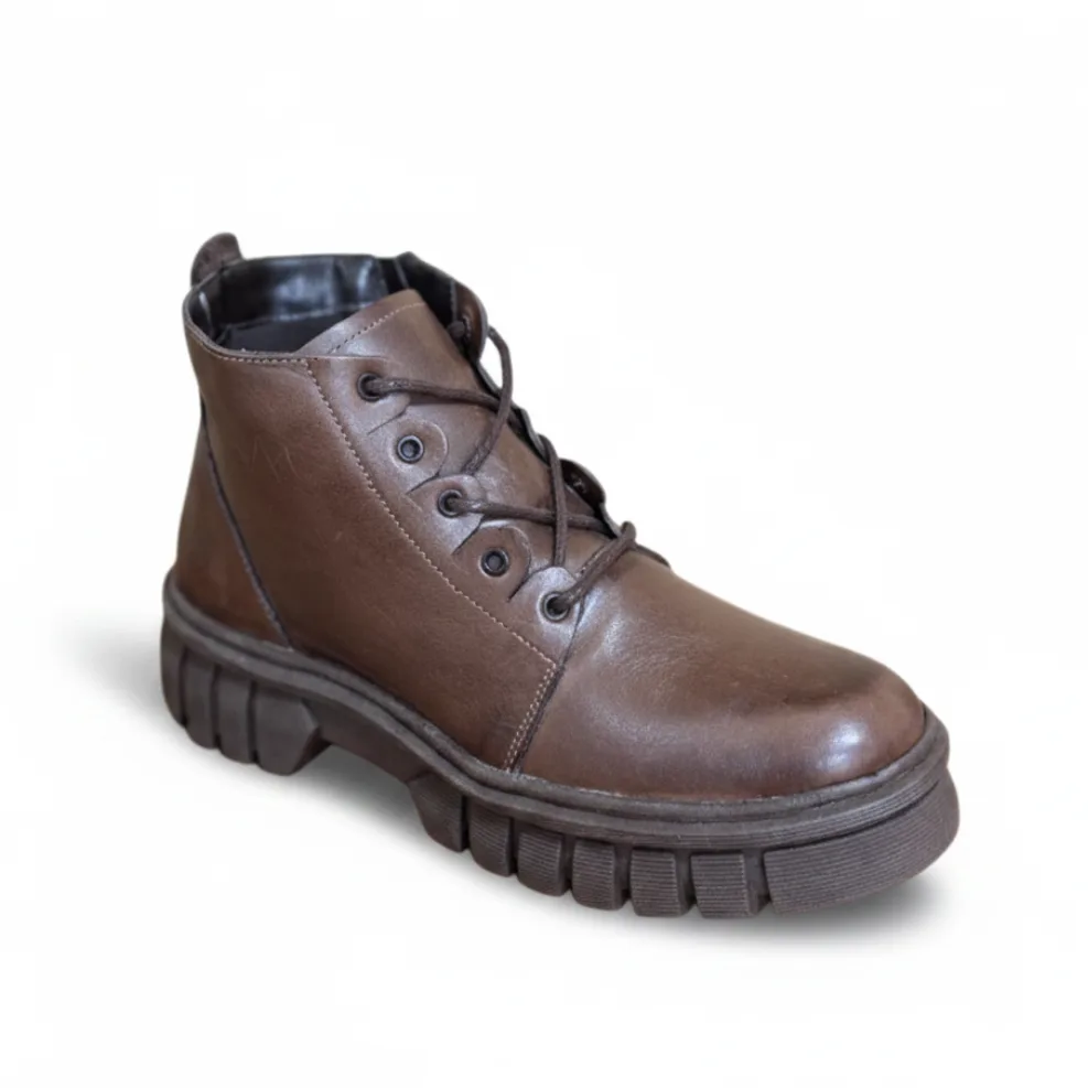 Bota Feminina em Couro Marrom BX66